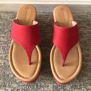 New red suede Corso Como Arowin sandals size 7 wedge